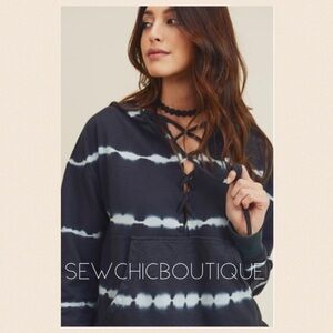 Movement Tie Dye Sweatshirt w Tie Up detail